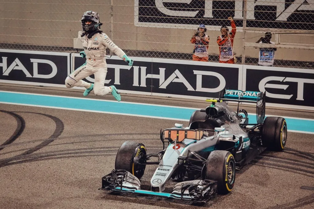 Miembros olímpicos del fútbol español Rosberg, campeón del mundo, se despide de la Fórmula 1